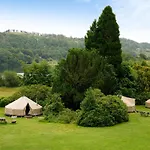 Yha Hostel *